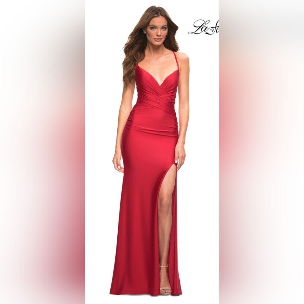 La Femme Criss-Cross Ruched Bodice Dress NWOT Size 6 Red